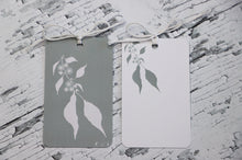 Load image into Gallery viewer, Gum Leaves and Blossoms Gift Tag ~ COST PRICE!
